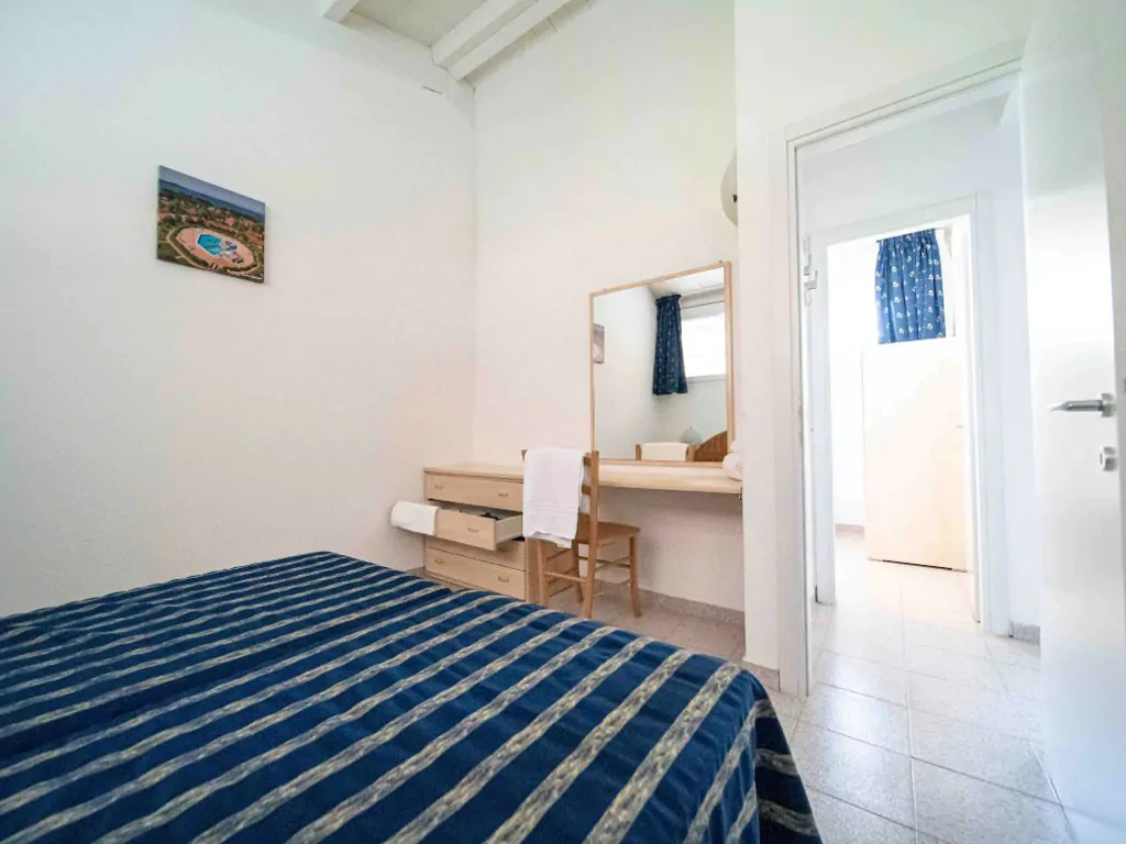 centro-vacanze-villaggio-san-francesco-mobile-home-holiday-home-6-interior-bedroom