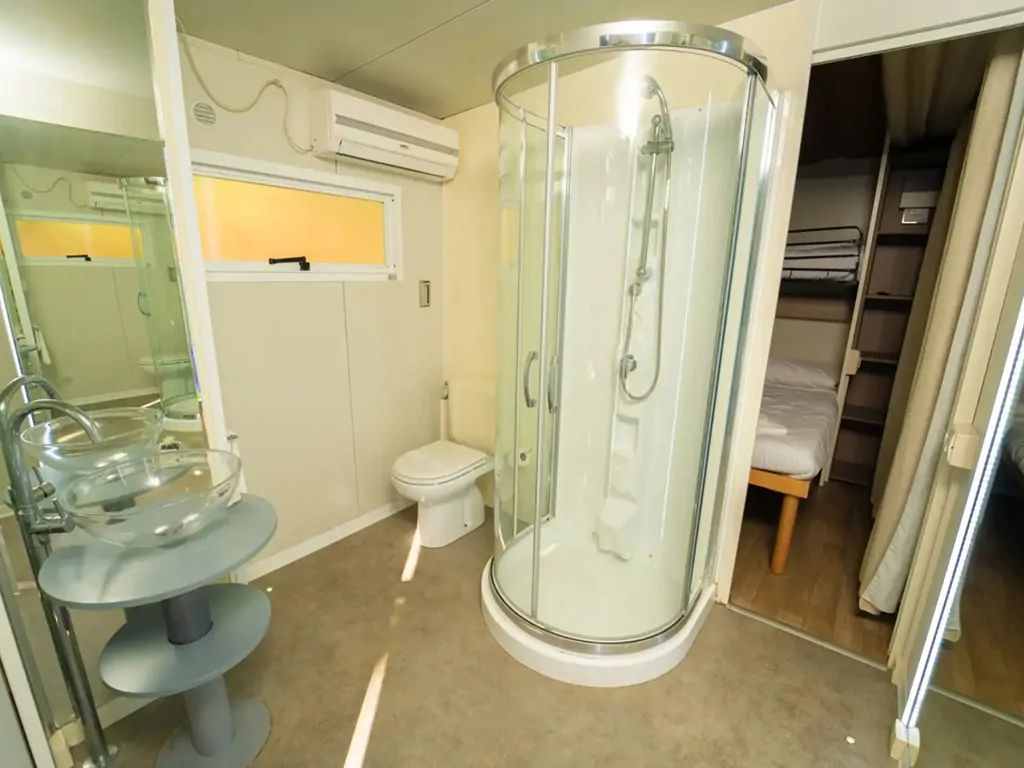 vallicella-glamping-resort-cottage-clever-interior-bathroom
