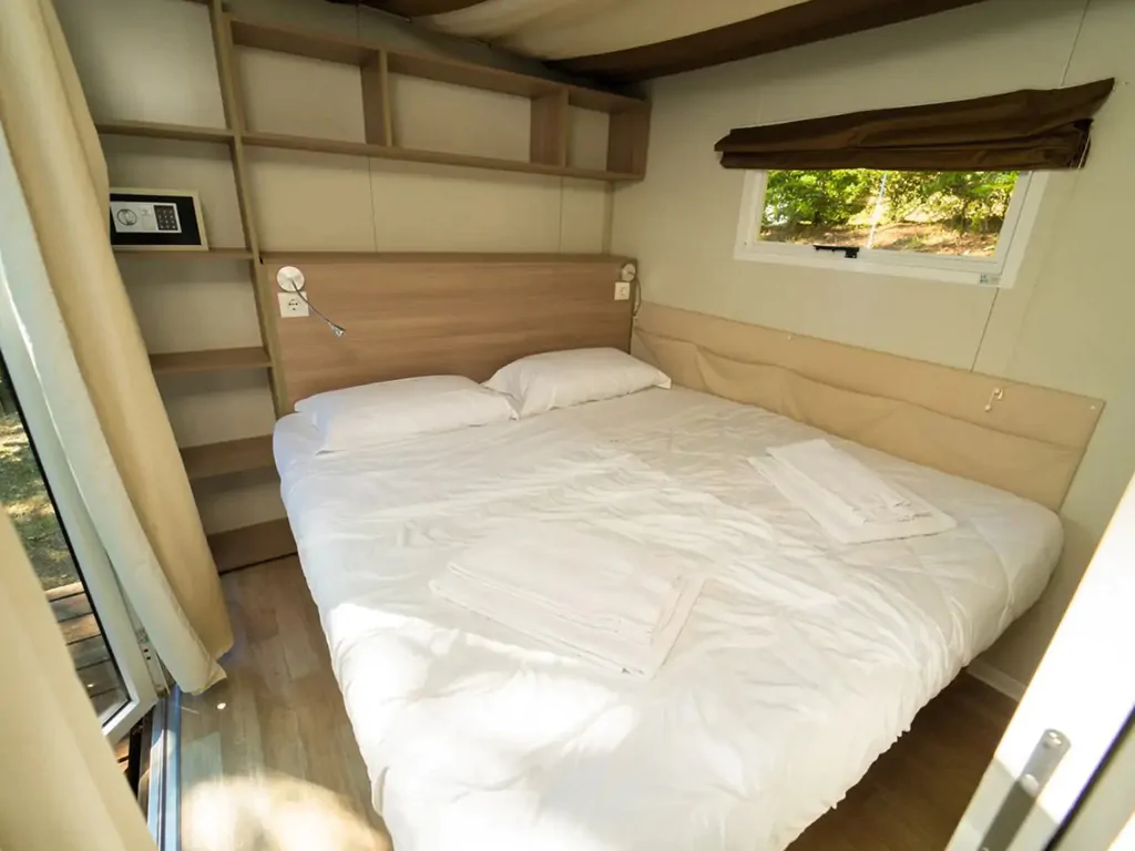 vallicella-glamping-resort-cottage-clever-interior-bedroom-double-bed-sheets