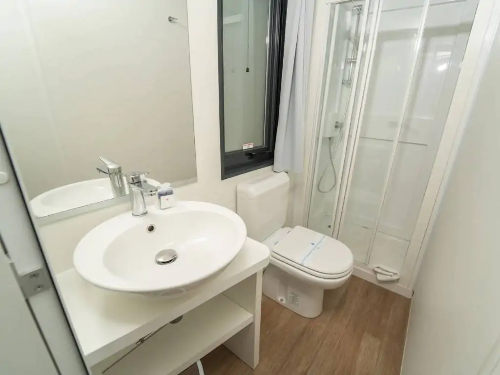 vallicella-glamping-resort-cottage-next-l-bathroom-with-shower