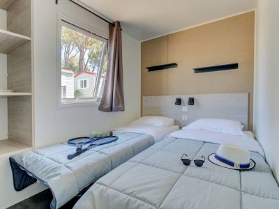 camping-klenovica-mobilehome-comfort-interior-bedroom-singlebed