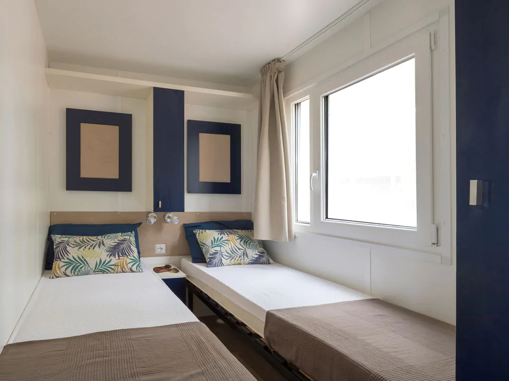 camping-village-baia-blu-la-tortuga-mobile-home-baia-elite-interior-bedroom