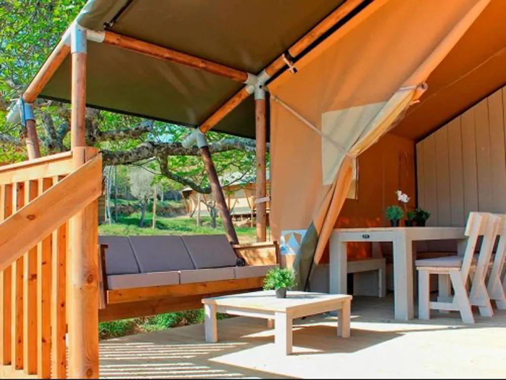 camping-village-cisano-san-vito-glamping-tent-safari-tent-wood-exterier-terrace-area