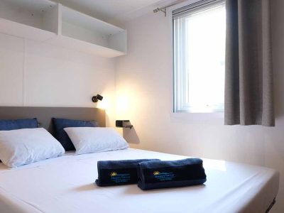 mobile-home-happy-premium-suite-bedroom-double-bed