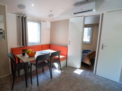 mobile-home-happy-premium-suite-interior-dining-area