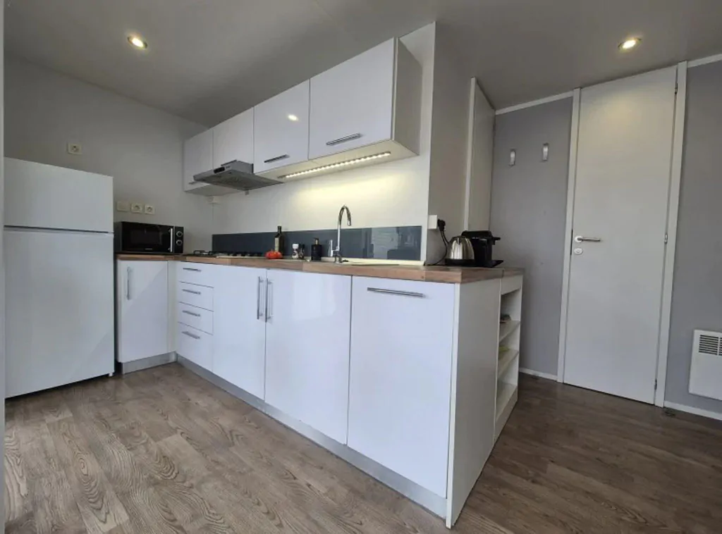 camping-bella-italia-moible-home-bella-family-exterior-kitchen-view