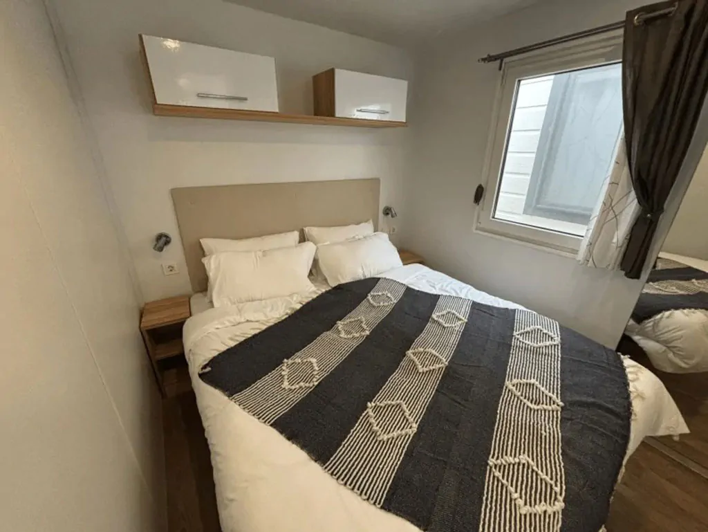 camping-bella-italia-moible-home-bella-family-interior-bedroom