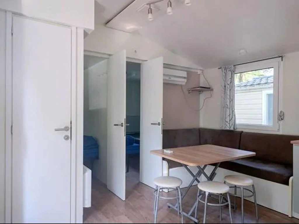 camping-ca-savio-mobile-home-comfort-for-6-persons-interior-living-room