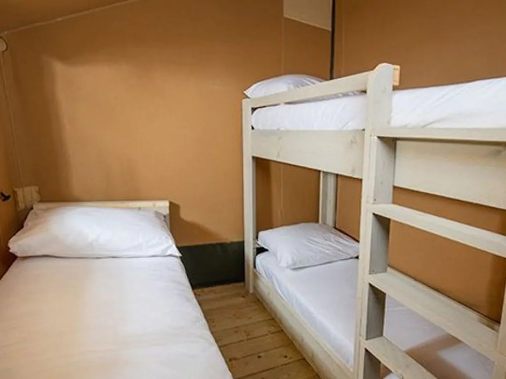 camping-rosapineta-glamping-tent-safari-lodge-ecolodge-interior-bedroom-single-and-bunk-bed