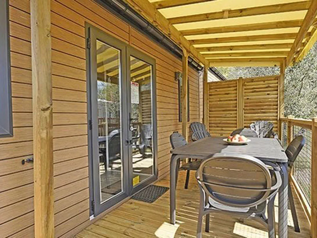 camping-village-portofelice-mobile-home-premium-exterior-terrace-view