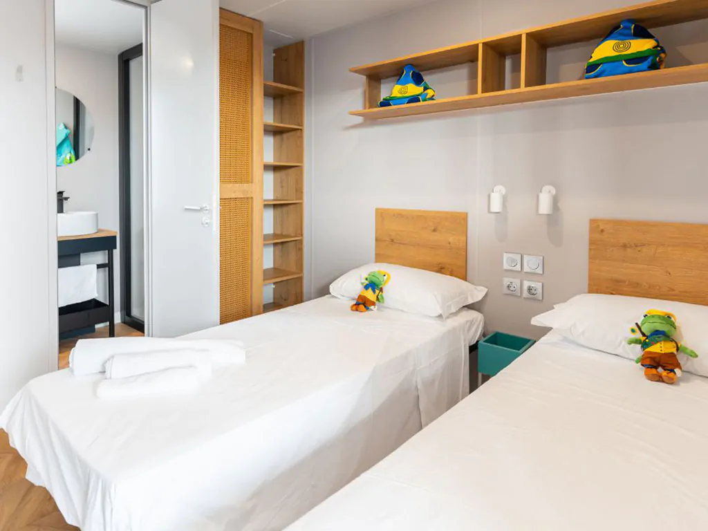 tenuta-primero-interior-bedroom-single-beds