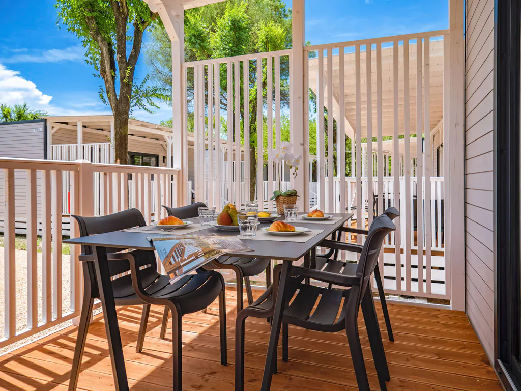 tenuta-primero-mobile-home-lodge-comfort-exterior-terrace-view