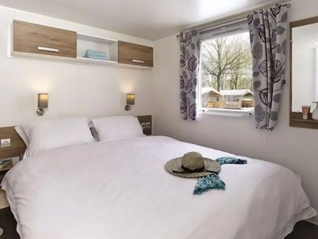 hu-girasole-village-mobile-home-premium-for-6-prsons-interior-bedroom-double-bed