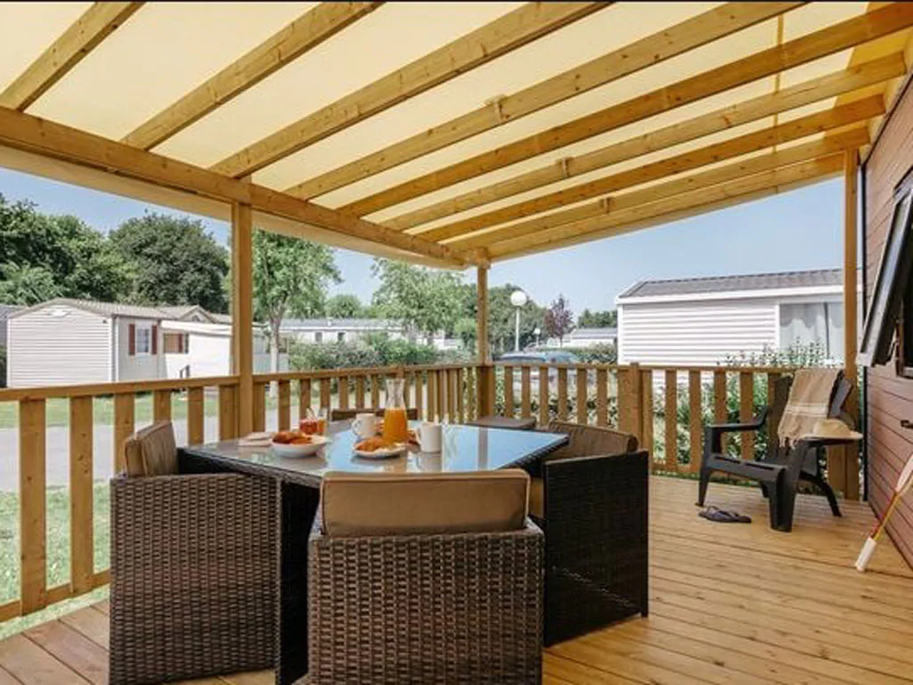 hu-park-albatros-village-mobile-home-premium-for-6-persons-exterior-terrace-view