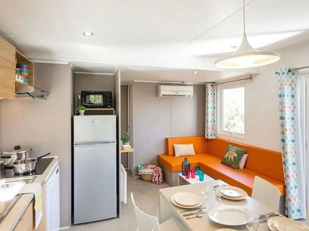 hu-park-albatros-village-mobile-home-premium-for-6-persons-interior-kitchen-and-living-room