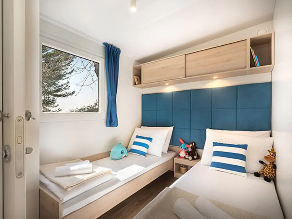 valamar-camping-san-marino-mobile-home-san-marino-superior-interior-bedroom-single-beds