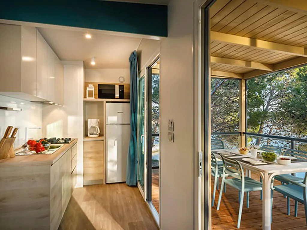 valamar-camping-san-marino-mobile-home-san-marino-superior-interior-living-kitchen
