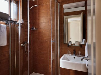 amadria-park-sibenik-apartment-22-interior-bathroom