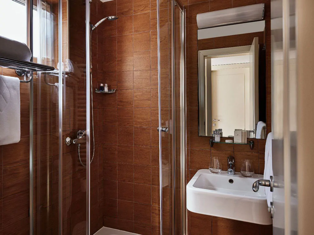 amadria-park-sibenik-apartment-22-interior-bathroom