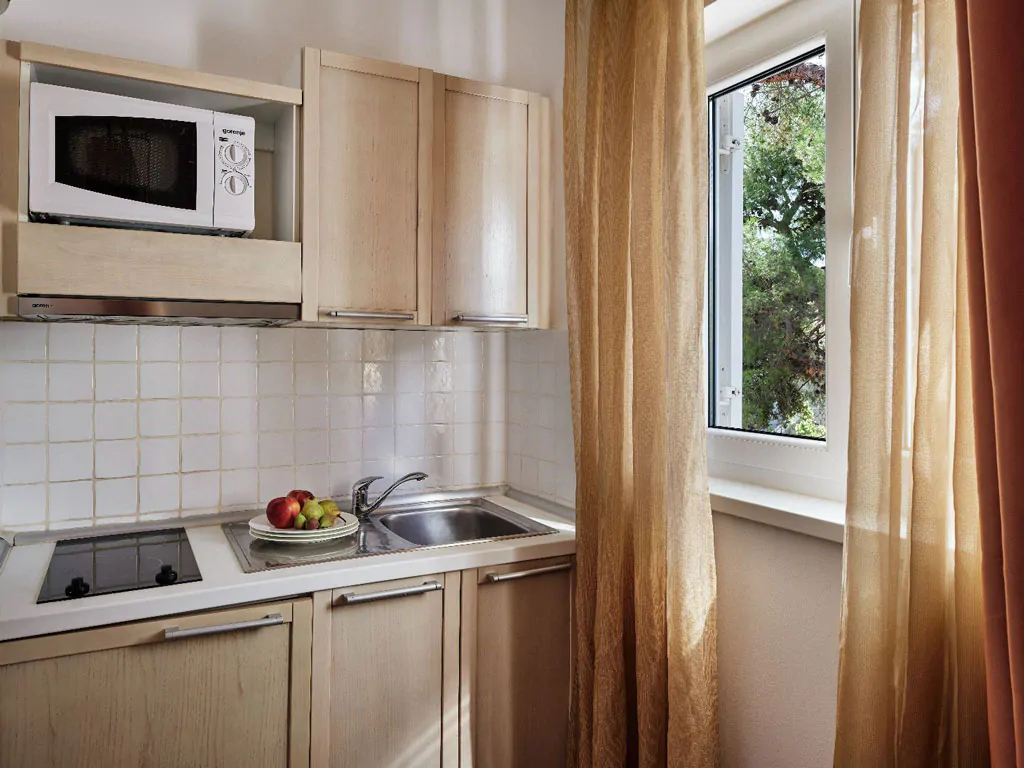 amadria-park-sibenik-apartment-22-interior-kitchen