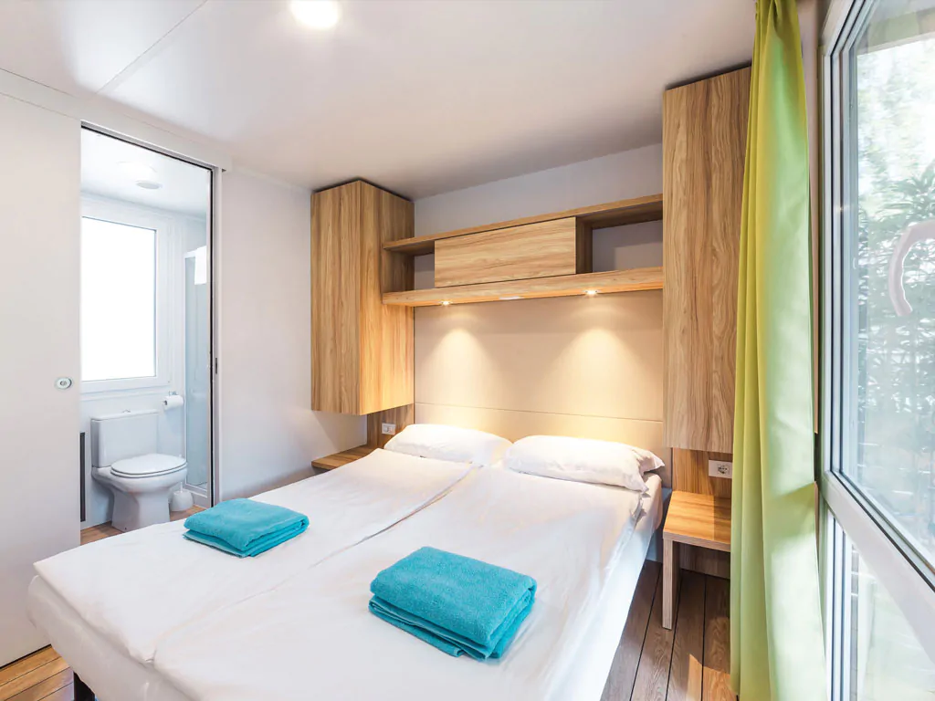 tenuta-primero-grado-family-collection-cottage-superior-two-bedrooms-interior-bedroom-double-bed