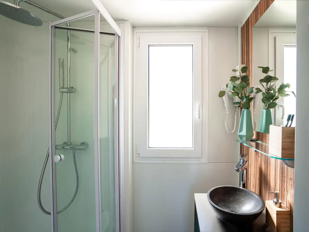 mobile-home-sunlodge-catalpa-interior-bathroom-6
