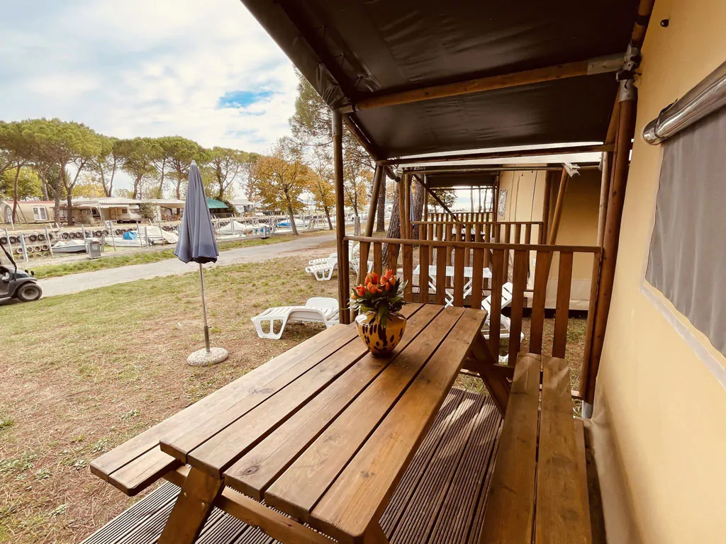 camping-village-punta-navaccia-glamping-tent-safari-lodge-tents-exterior-terrace