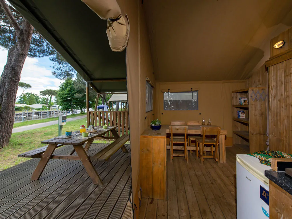 camping-village-punta-navaccia-glamping-tent-safari-lodge-tents-interior-kitchen-and-terrace-view
