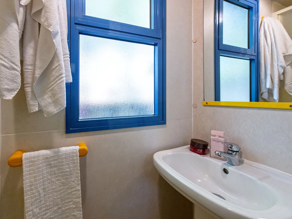 camping-village-punta-navaccia-mobile-home-interior-bathroom-sink