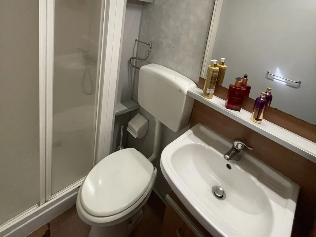camping-village-punta-navaccia-mobile-home-superior-interior-bathroom