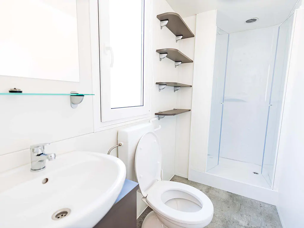 campsite-lanterna-mobile-home-interier-bathroom
