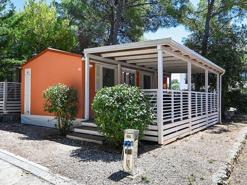 campsite-park-soline-mobile-home-dalmacija-four-plus-two-exterier-mobile-home-outdoors
