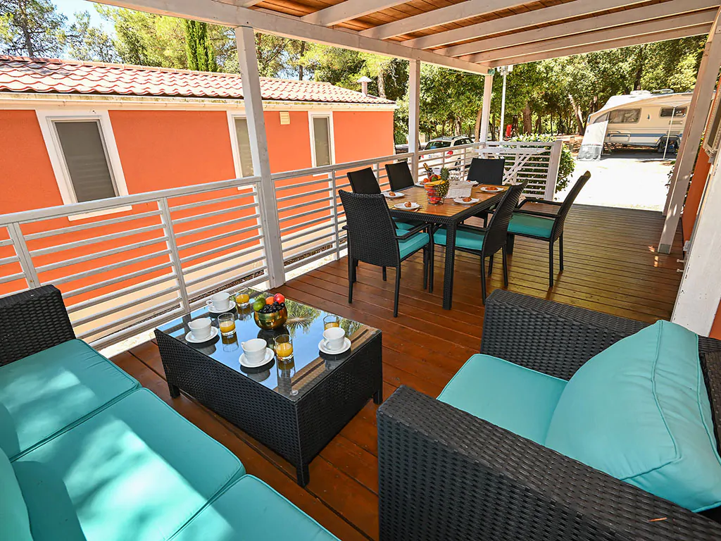 campsite-park-soline-mobile-home-dalmacija-four-plus-two-exterier-terace-view