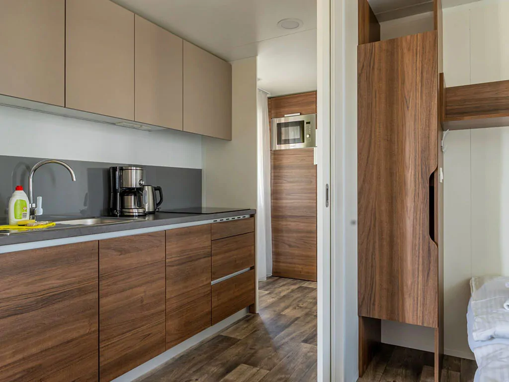 campsite-terme-catez-mobile-home-luxus-plus-r-interier-kitchen