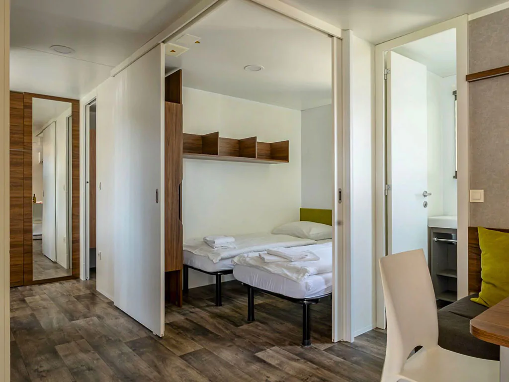 campsite-terme-catez-mobile-home-luxus-ra-interier-halway
