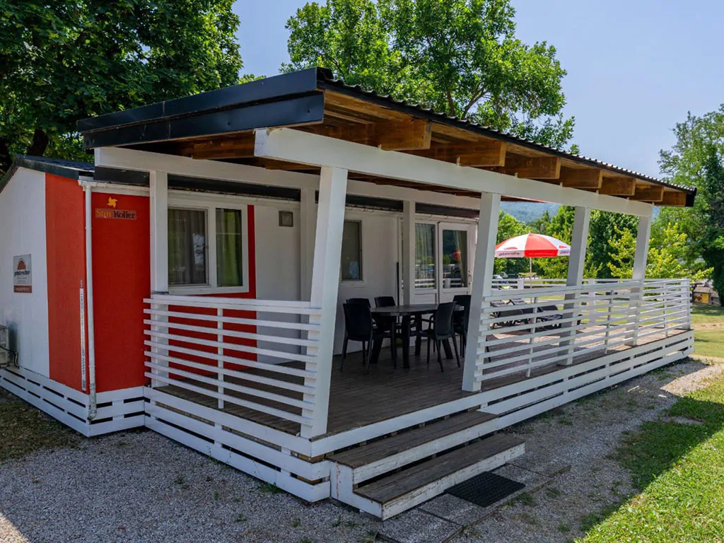 campsite-terme-catez-mobile-home-premium-plus-j-exterier-mobile-home-red