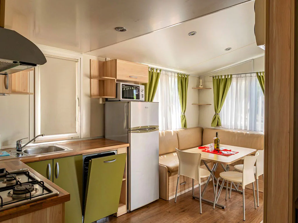 campsite-terme-catez-mobile-home-premium-plus-j-interier-kitchen