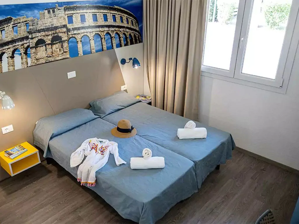 campsite-bivilage-mobile-home-comfort-lemon-interior-bedroom-view