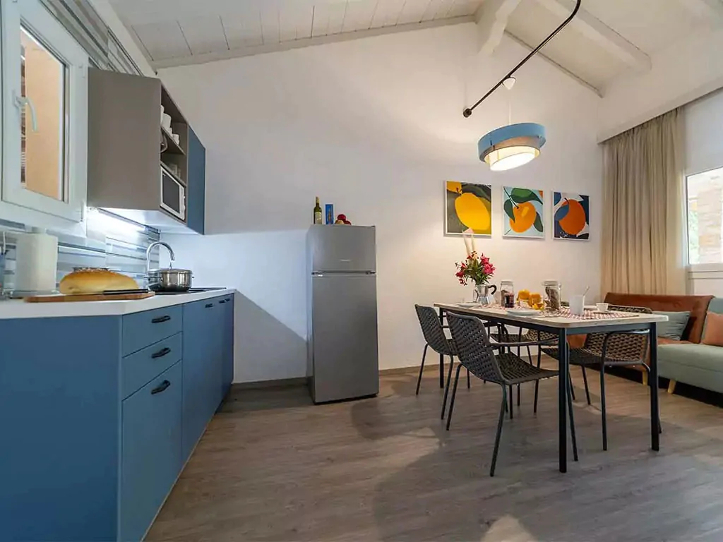 campsite-bivilage-mobile-home-comfort-lemon-interior-kitchen
