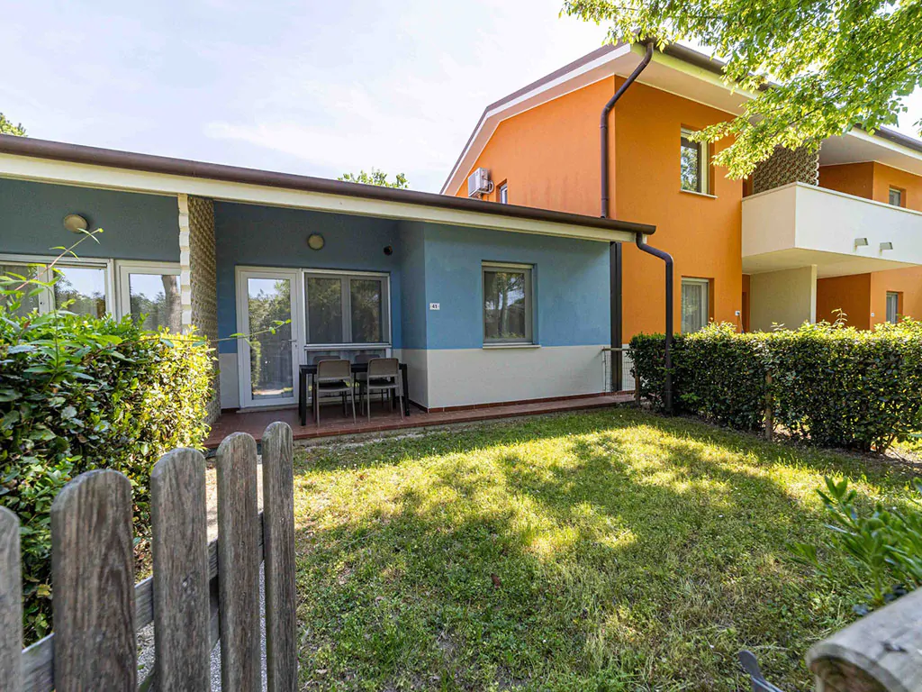 campsite-centro-vacanze-villaggio-san-francesco-mobile-home-holiday-home-green-oak-exterier-garden