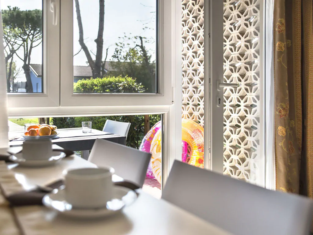 campsite-centro-vacanze-villaggio-san-francesco-mobile-home-holiday-home-green-oak-interier-coffee