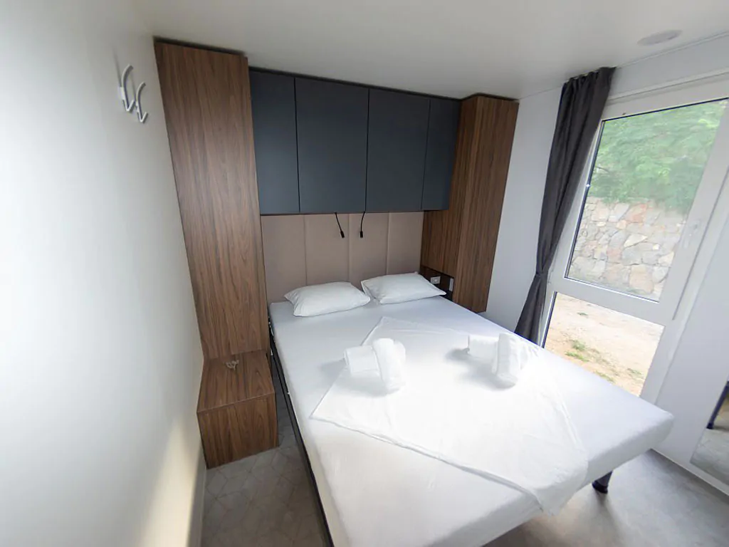 campsite-klenovica-adria-exclusive-zone-premium-interior-bedroom-double-bed