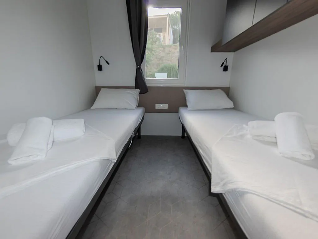 campsite-klenovica-adria-exclusive-zone-premium-interior-bedroom-single-beds