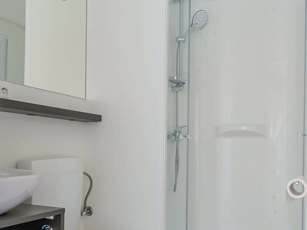campsite-terme-catez-gl-luxus-safari-loft-l-interier-bathroom-shower