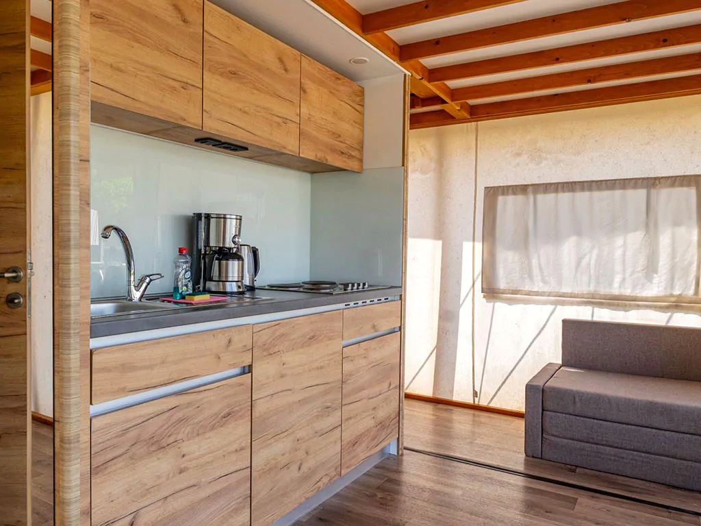 campsite-terme-catez-gl-luxus-safari-loft-m-interier-kitchen