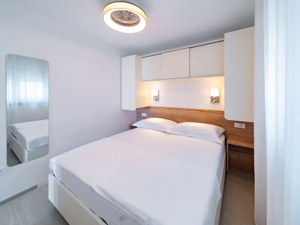 camping-arti-homes-rab-mobile-home-arti-studio-one-interior-bedroom-double-bed