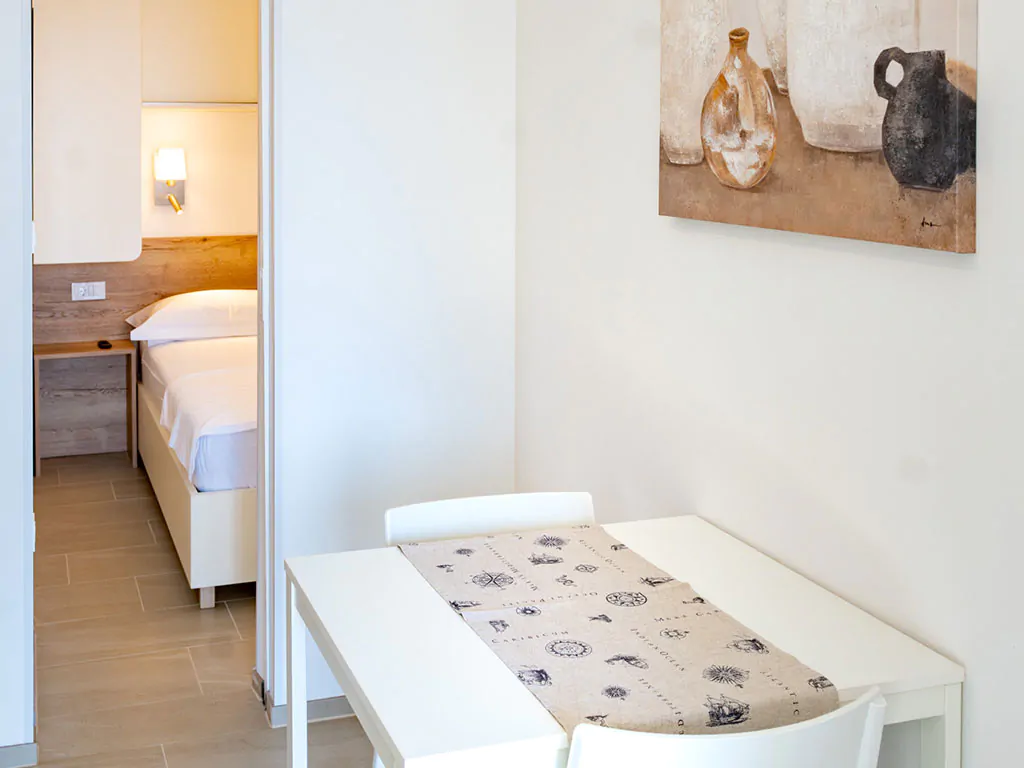 camping-arti-homes-rab-mobile-home-arti-studio-one-interior-hallway