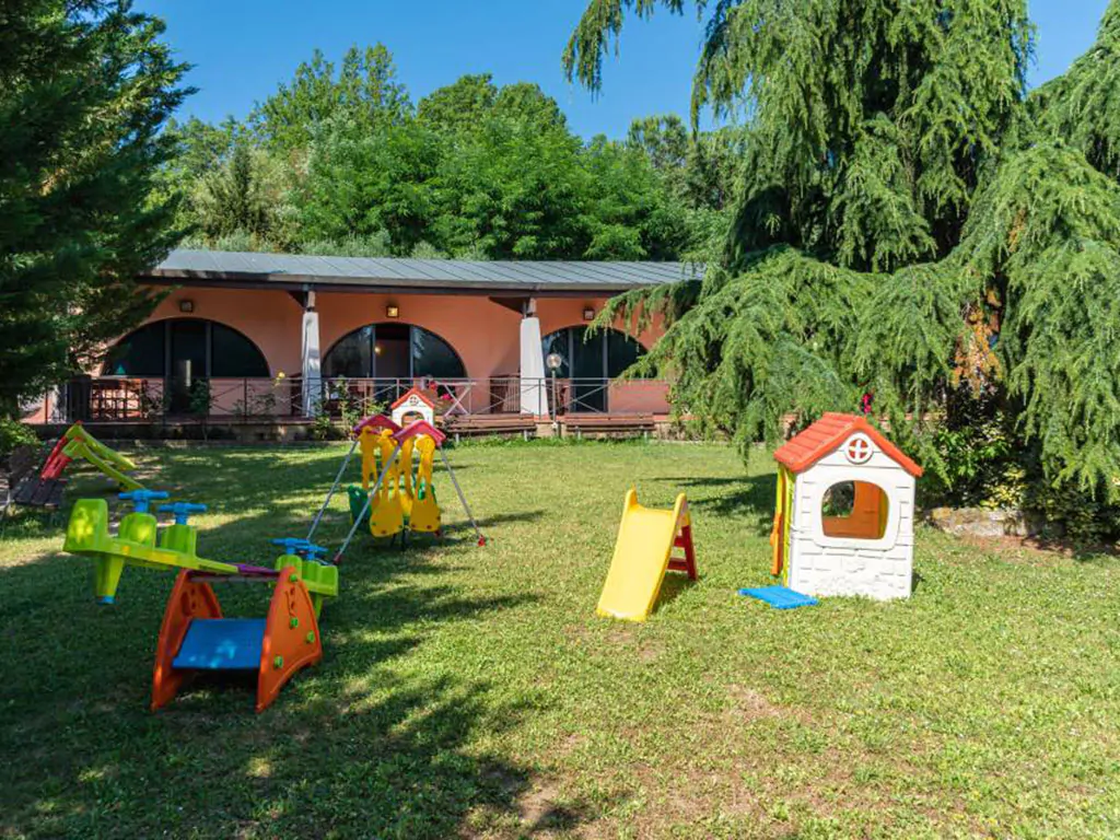 camping-village-il-poggetto-exterior-playground