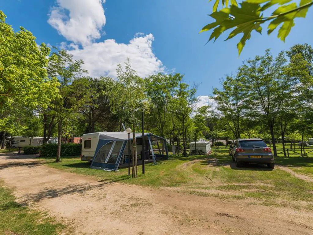 camping-village-il-poggetto-exterior-tent