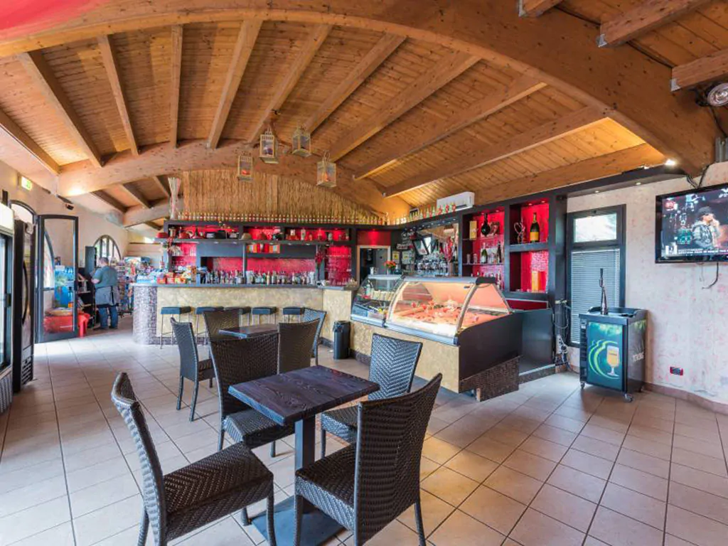 camping-village-il-poggetto-interior-bar